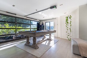 High-end 3BR House - Skytower View