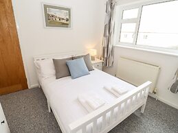 17 Sands Close