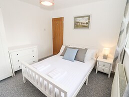 17 Sands Close
