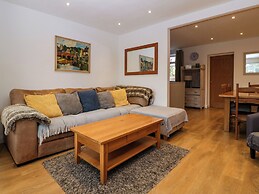 17 Sands Close