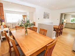 17 Sands Close