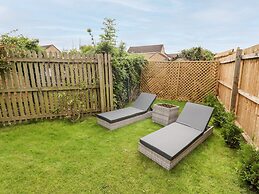 17 Sands Close