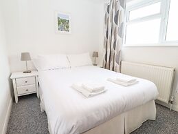17 Sands Close