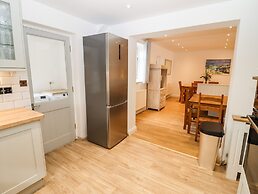 17 Sands Close