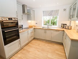 17 Sands Close