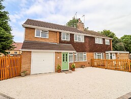 17 Sands Close