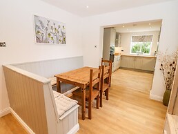 17 Sands Close