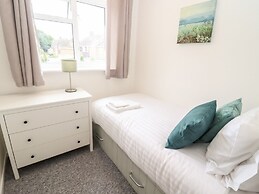 17 Sands Close
