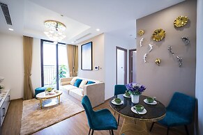 Canh Apartment in Vinhomes Green Bay