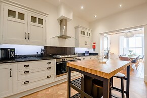 Ael Y Bryn Country House