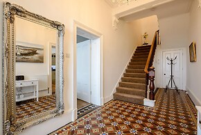 Ael Y Bryn Country House