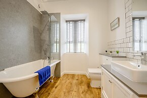 Ael Y Bryn Country House