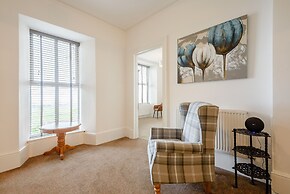 Ael Y Bryn Country House