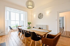 Ael Y Bryn Country House