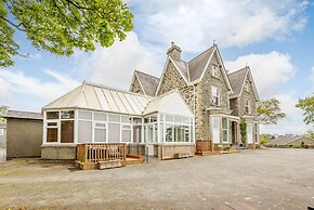 Ael Y Bryn Country House