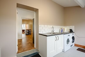 Ael Y Bryn Country House