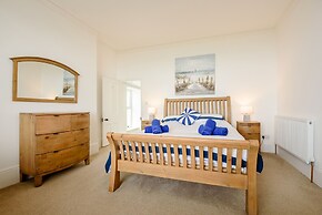 Ael Y Bryn Country House