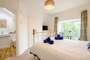 Ael Y Bryn Country House