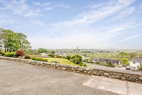 Ael Y Bryn Country House