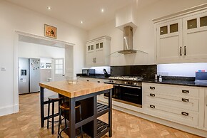 Ael Y Bryn Country House