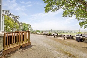 Ael Y Bryn Country House