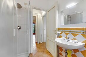 Il Borgo 10/5 700mt From The Beach