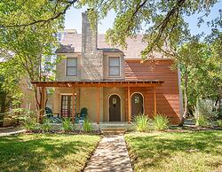 Close to Famous Attractions With Hot Tub and Fire Pit