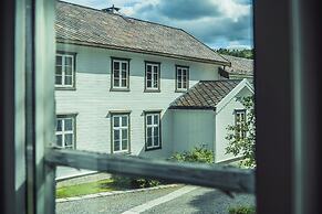 Kongsvold Fjeldstue by Frich`s