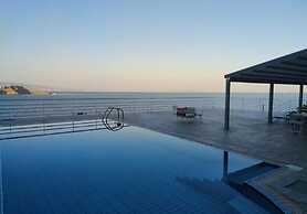 Charming 4-bed Villa in Pefkali