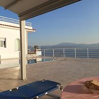 Charming 4-bed Villa in Pefkali