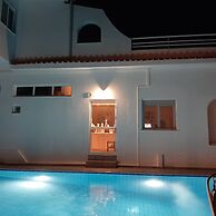 Charming 4-bed Villa in Pefkali