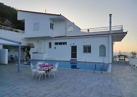 Charming 4-bed Villa in Pefkali