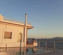 Charming 4-bed Villa in Pefkali