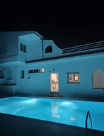 Charming 4-bed Villa in Pefkali