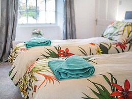 Lovely Period Villa Sleeps 8 Resting in Torquay