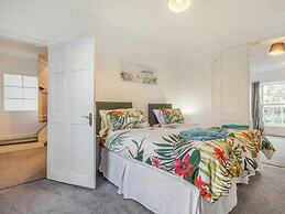 Lovely Period Villa Sleeps 8 Resting in Torquay