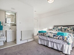 Lovely Period Villa Sleeps 8 Resting in Torquay