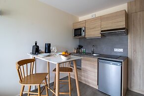 Shana Hotel & Residence