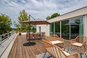 Shana Hotel & Residence