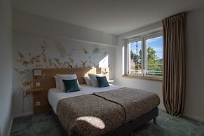 Shana Hotel & Residence