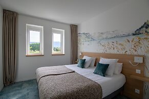 Shana Hotel & Residence