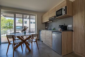 Shana Hotel & Residence