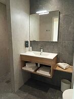 Shana Hotel & Residence