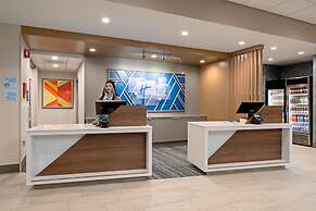 Holiday Inn Express and Suites Hollister by IHG