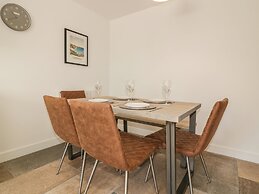 4 Trerammet Crescent