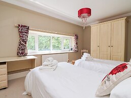 Raincliffe Manor