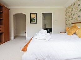 Raincliffe Manor