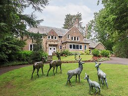 Raincliffe Manor