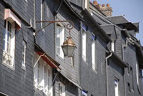 Hotel SPA Piscine le Petit Castel