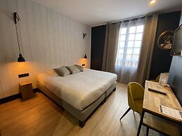 Hotel SPA Piscine le Petit Castel